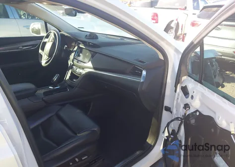 2017 Cadillac Xt5 Premium Luxury z USA, uszkodzony, nr VIN 1GYKNCRS1HZ135053